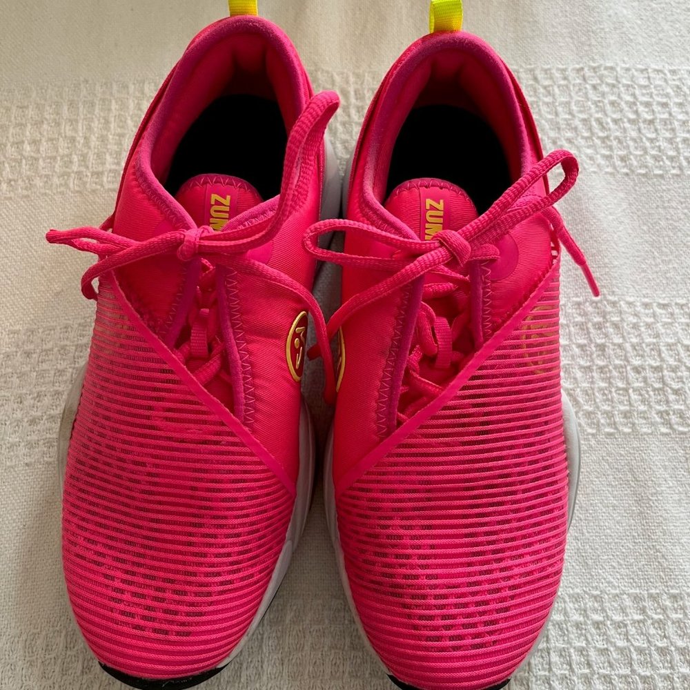 Women's Sz. 6.5   Medium Zumba Air Stomp Shoes